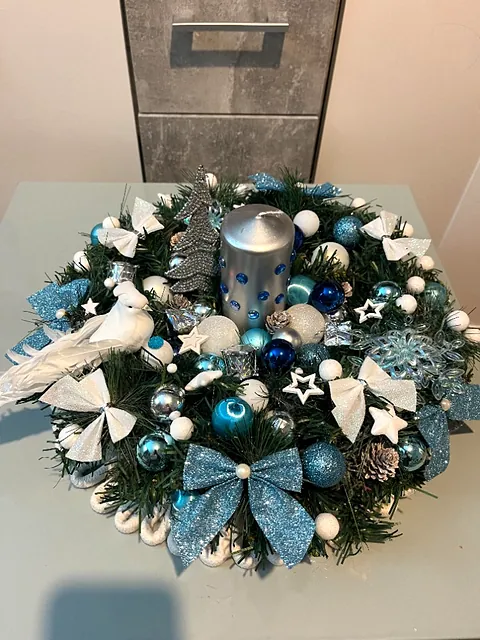 Adventní věnec s holubicí, ledová modř, bílá, stříbrná